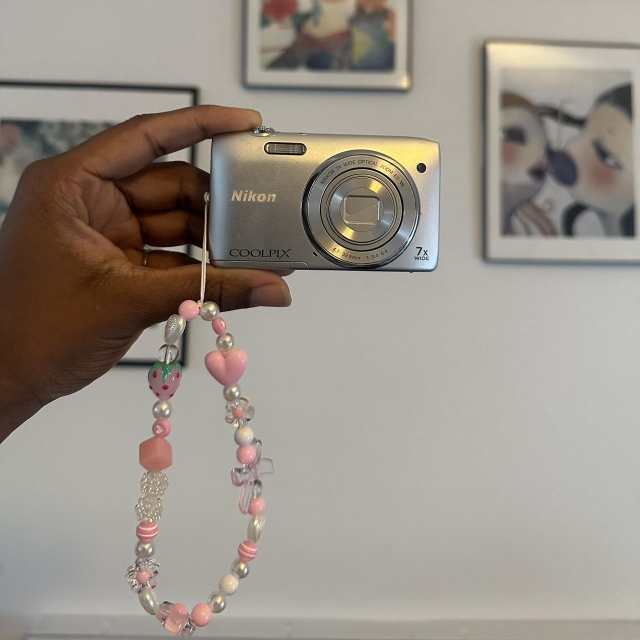 Pre-Owend Nikon Coolpix S3500 with 20.1 Megapixels 📸.