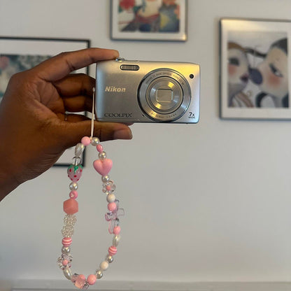 Pre-Owend Nikon Coolpix S3500 with 20.1 Megapixels 📸.