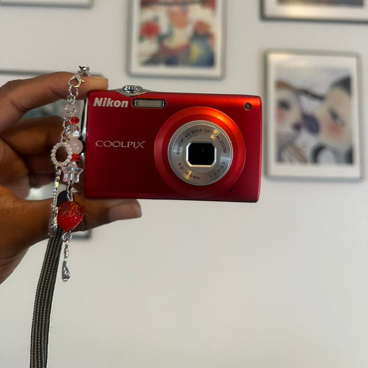 Pre-Owend Nikon Coolpix S205 with 12.0 Megapixels 📸.