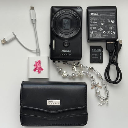 Pre-Owend Nikon Coolpix S6900 Digital Camera Bundle