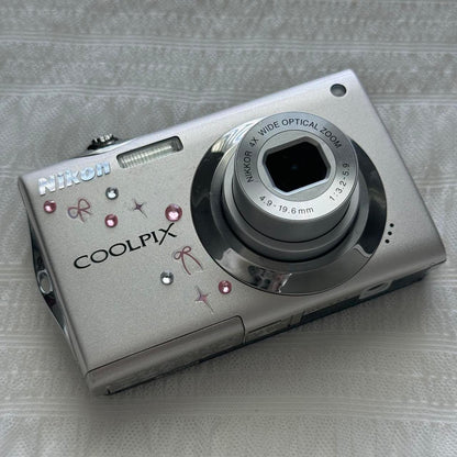 Pre-Owend Nikon Coolpix S4000 Digital Camera Bundle