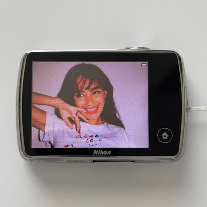 Pre-Owend Nikon Coolpix S01 Mini Digital Camera