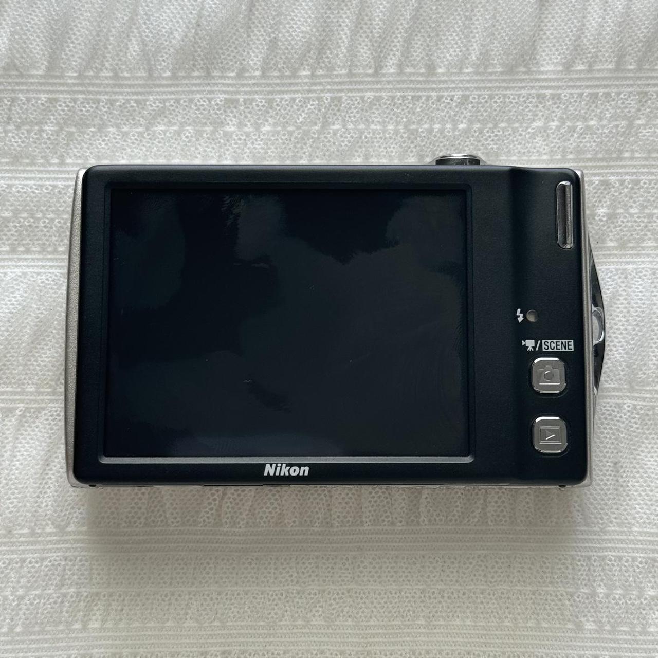 Pre-Owend Nikon Coolpix S4000 Digital Camera Bundle