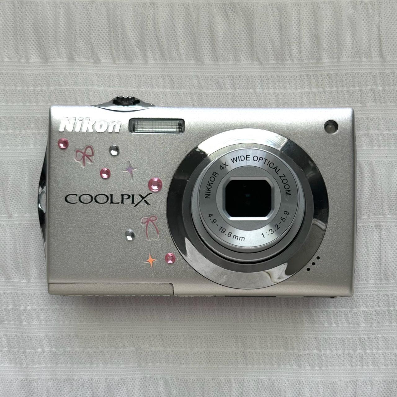 Pre-Owend Nikon Coolpix S4000 Digital Camera Bundle