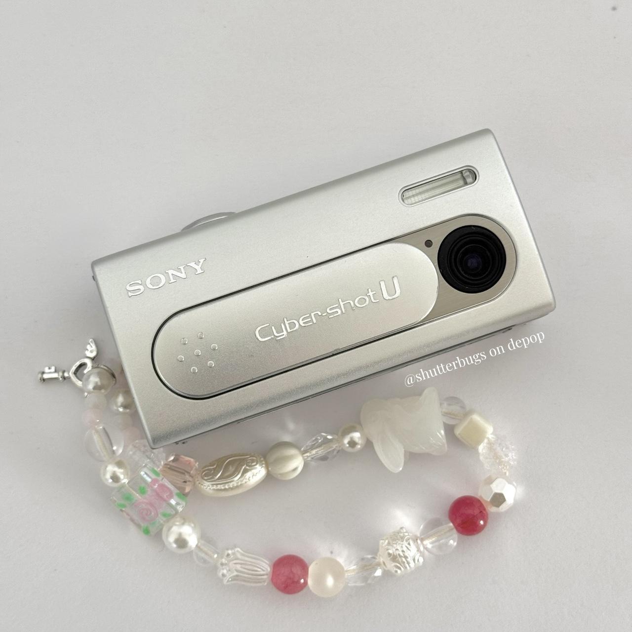 Pre-Owend Sony CyberShot U40 Mini Digital Camera Bundle