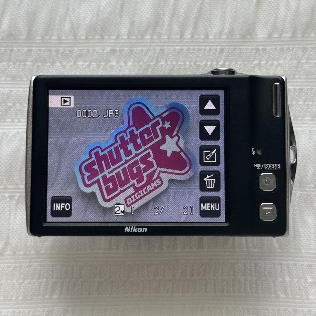 Pre-Owend Nikon Coolpix S4000 Digital Camera Bundle