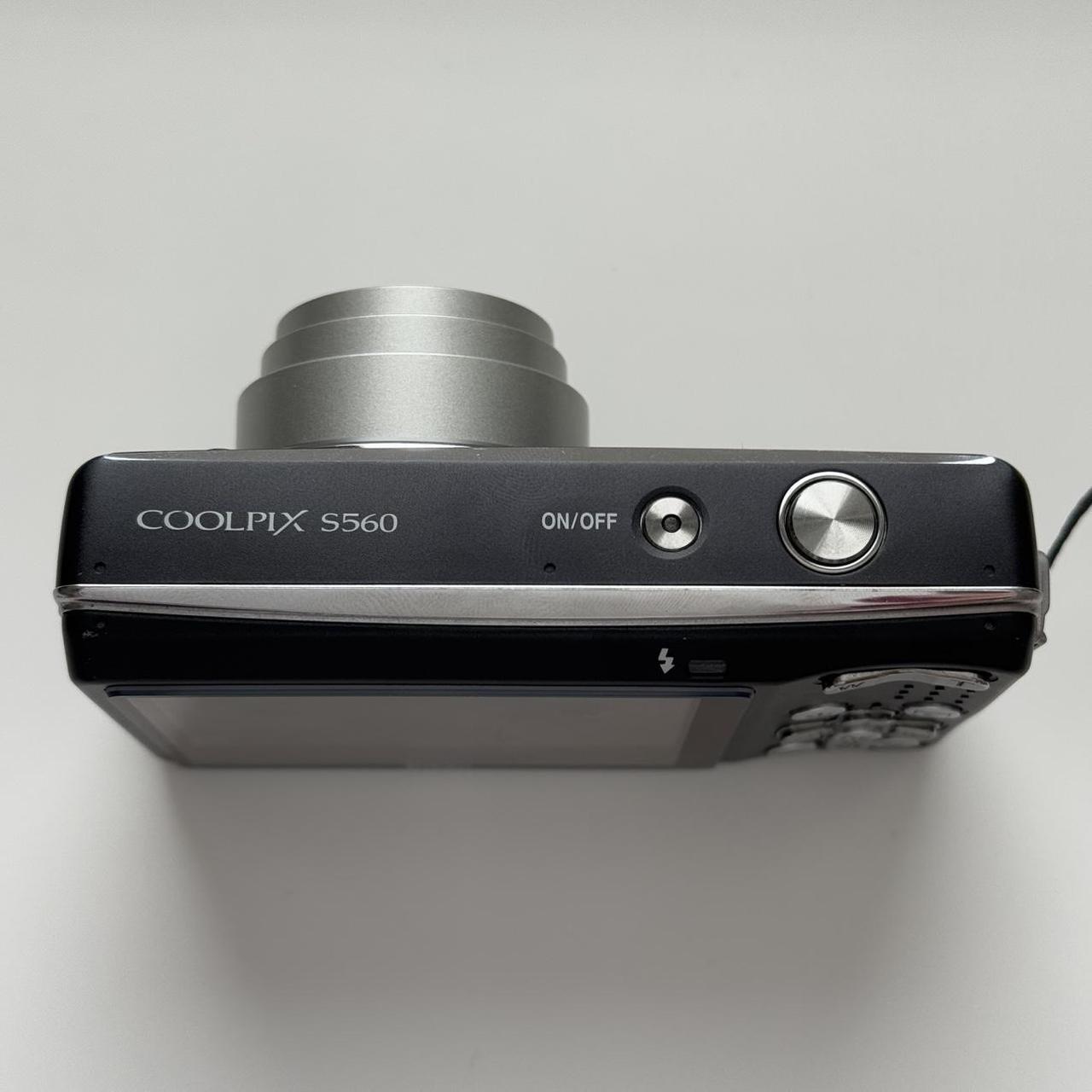 Pre-Owend Nikon Coolpix S560 Digital Camera