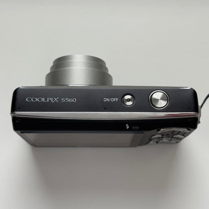 Pre-Owend Nikon Coolpix S560 Digital Camera