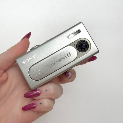 Pre-Owend Sony CyberShot U40 Mini Digital Camera Bundle
