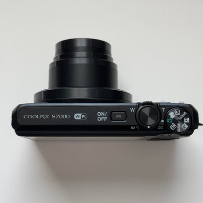 Pre-Owend Nikon Coolpix S7000 Digital Camera Bundle