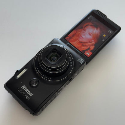 Pre-Owend Nikon Coolpix S6900 Digital Camera Bundle