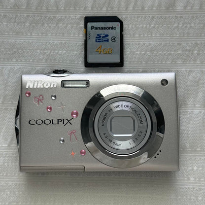 Pre-Owend Nikon Coolpix S4000 Digital Camera Bundle